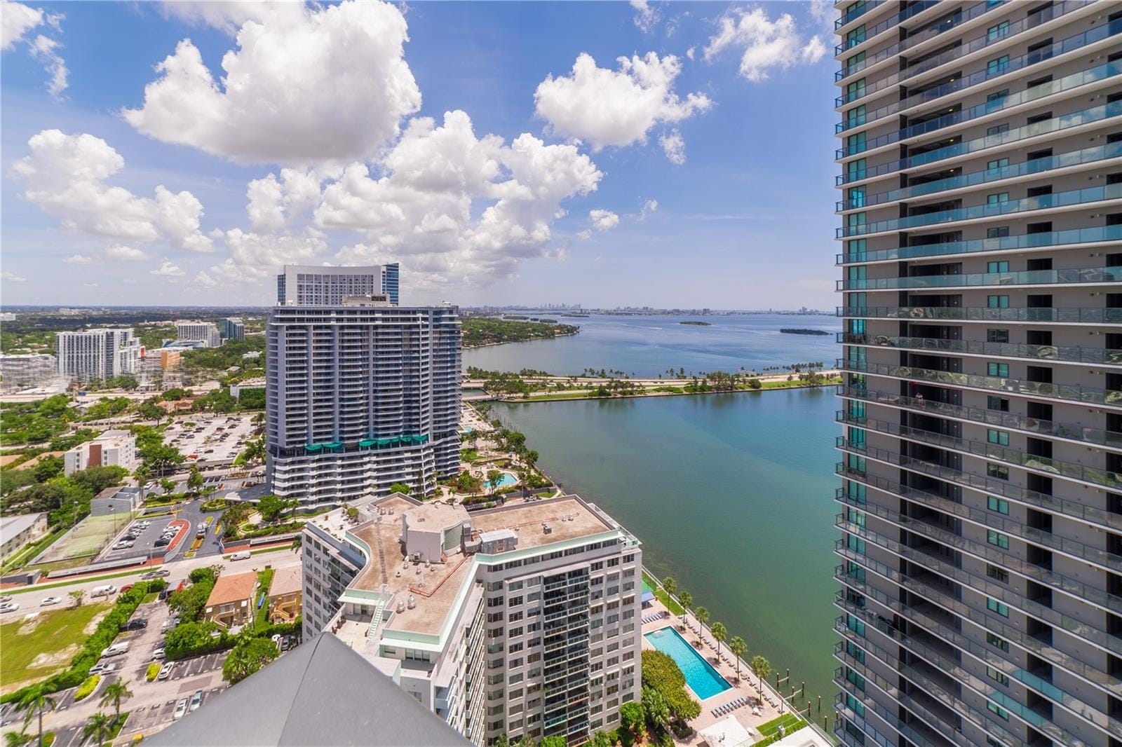 Building Photo - 650 NE 32nd St