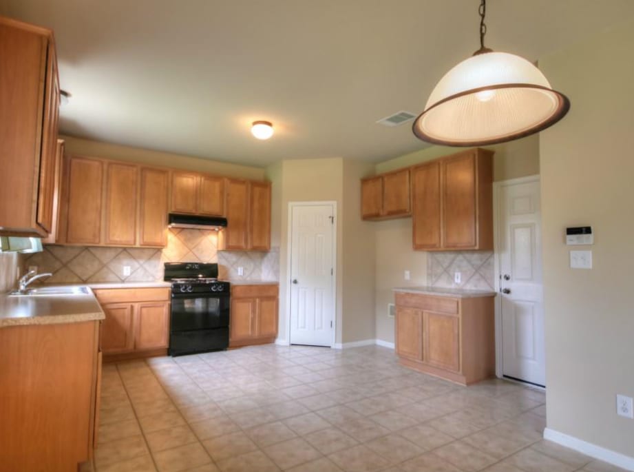 Building Photo - 9624 Castle Pines Dr