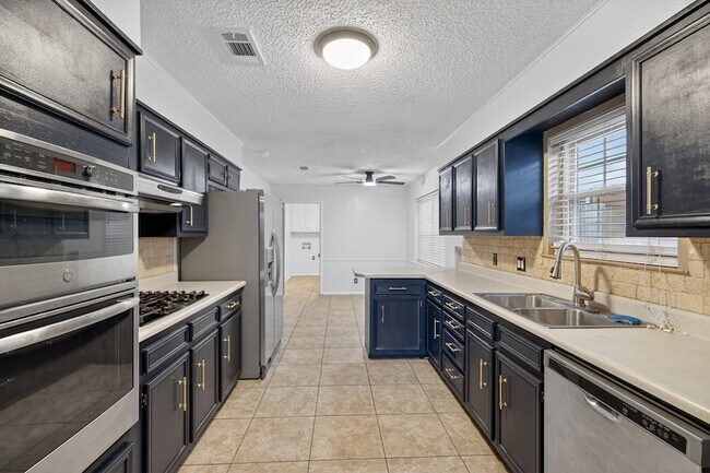 Building Photo - 2821 Metz Dr