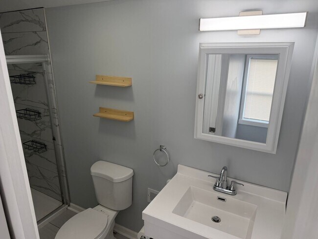 Building Photo - 2-Bedroom, 1 Bath Single Family for Rent in Middletown , OH|  Modern Kitchen