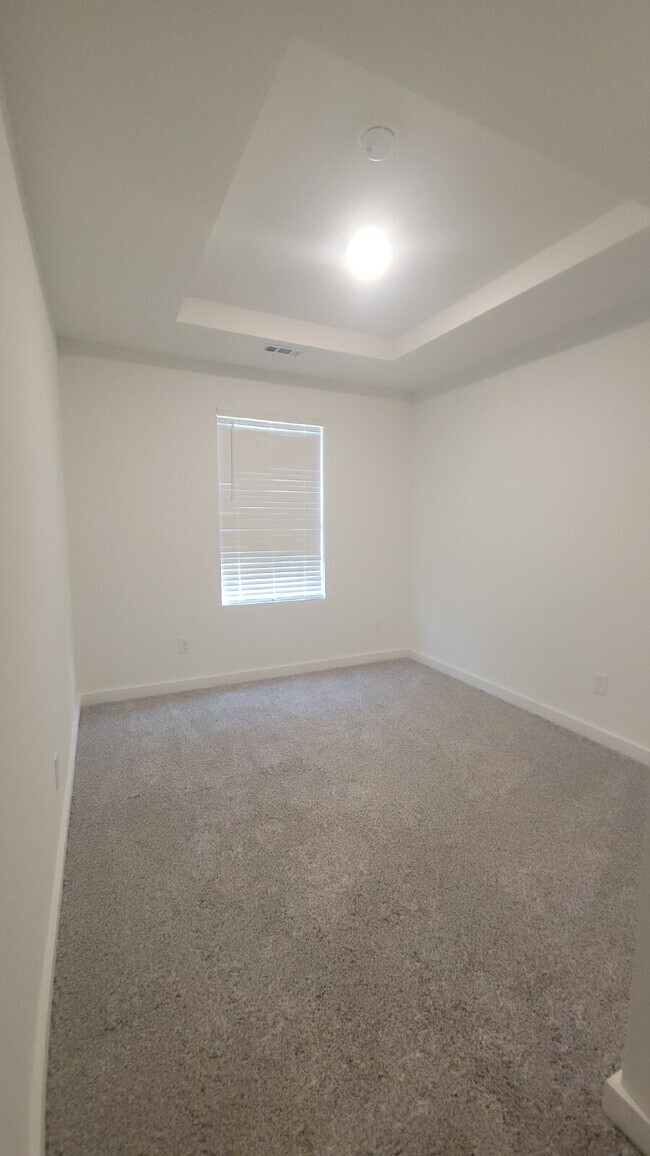 Building Photo - 7580 Discovery Pt Dr NW