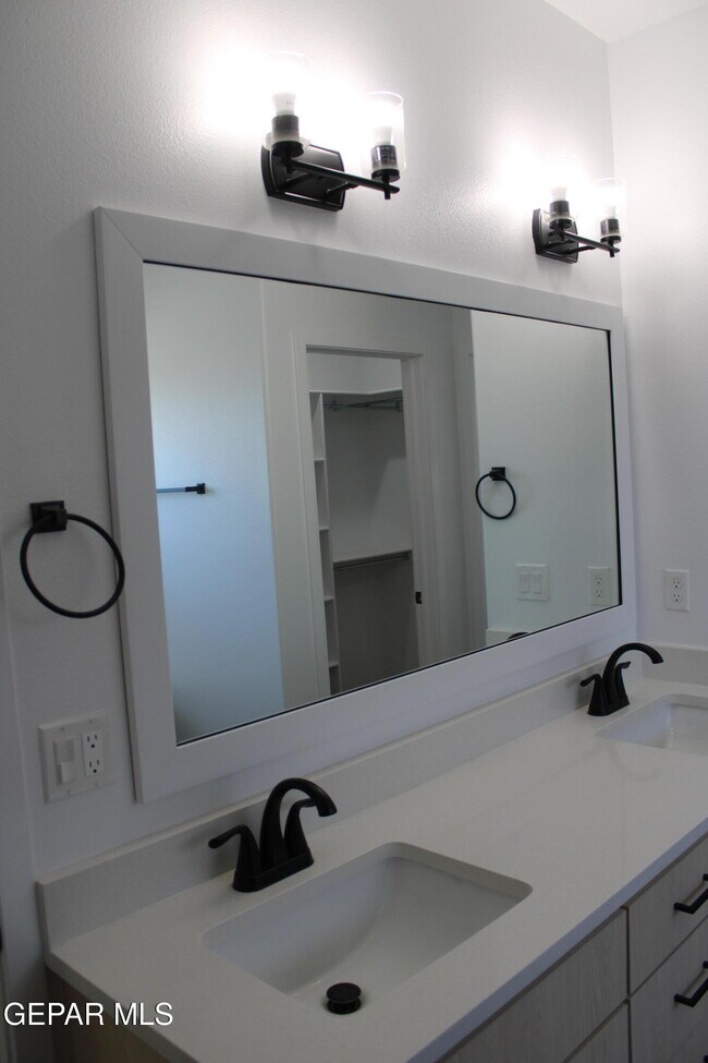 Building Photo - 15220 Ambition Ave