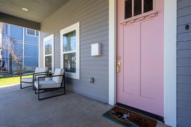 Building Photo - 1003 Romeria Dr