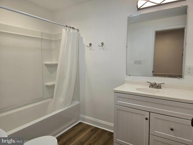 Building Photo - 735 S Kent St