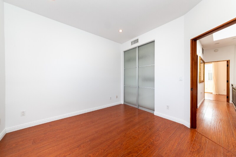 Building Photo - 5303 Satsuma Ave