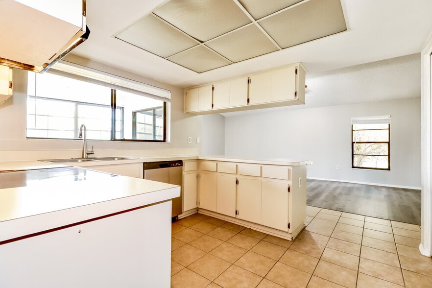 Building Photo - 2225 Hidden Meadows Dr E
