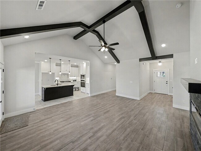 Building Photo - 6906 SW Basswood Ave