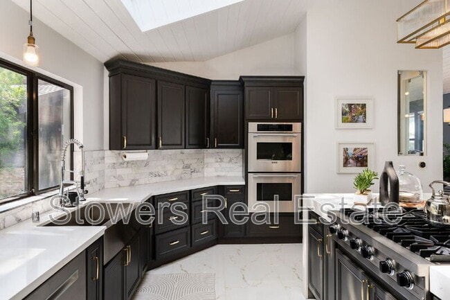 Building Photo - 357 La Casa Via