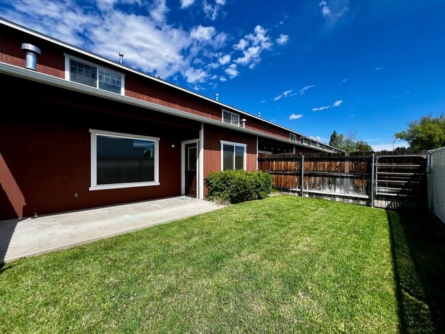 Building Photo - 636 S 36th Ave