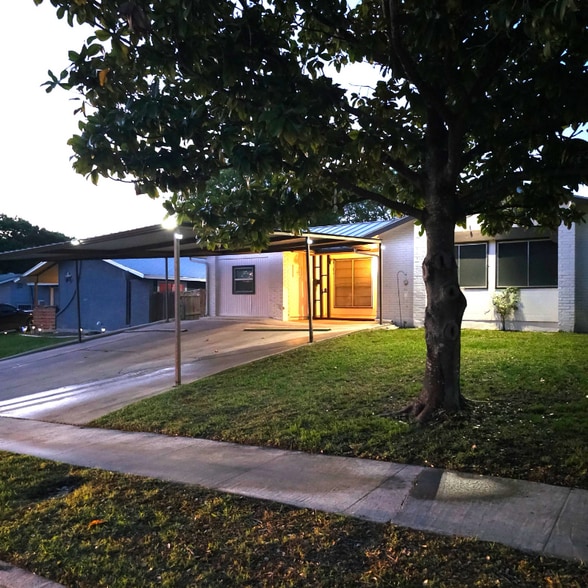 Primary Photo - 5311 Costa Mesa St