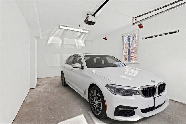 Building Photo - 27 Rockville Ave