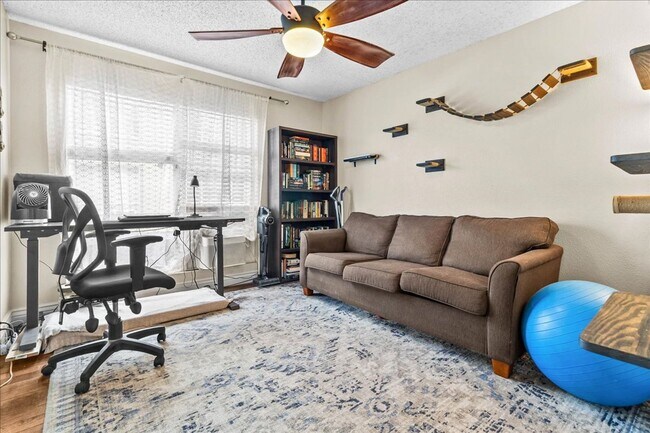 Building Photo - Corner end unit Two Bedroom Two Bath Townh...