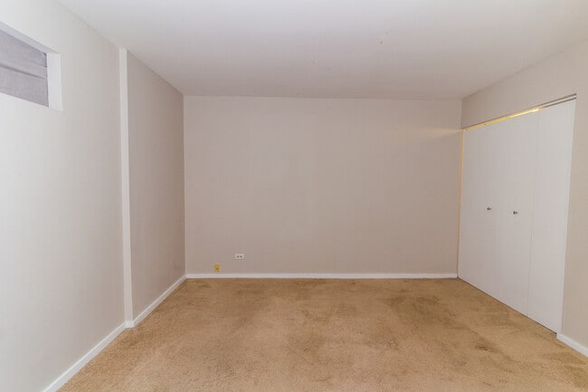 Building Photo - 40 E 9th St