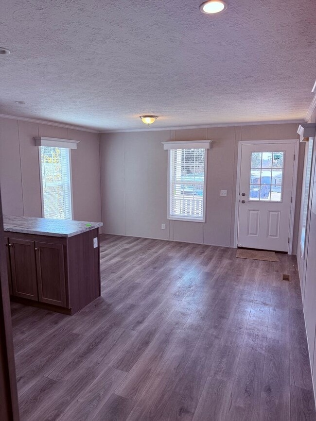 Building Photo - 6700 Spruce Dr