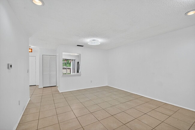 Building Photo - 270 Beaver Dam Ct