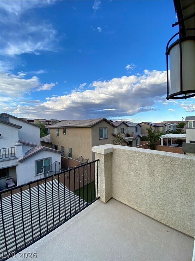 Building Photo - 3176 Fern Nook Ave