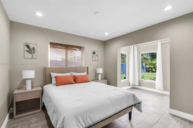 Building Photo - 1540 SE 23rd Ave