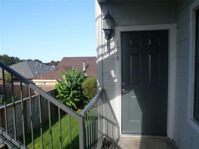 Primary Photo - 6289 Wilcrest Dr
