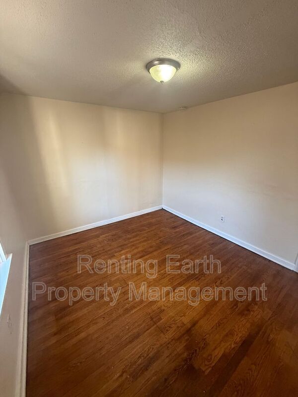 Building Photo - 7138 Garesche Ave