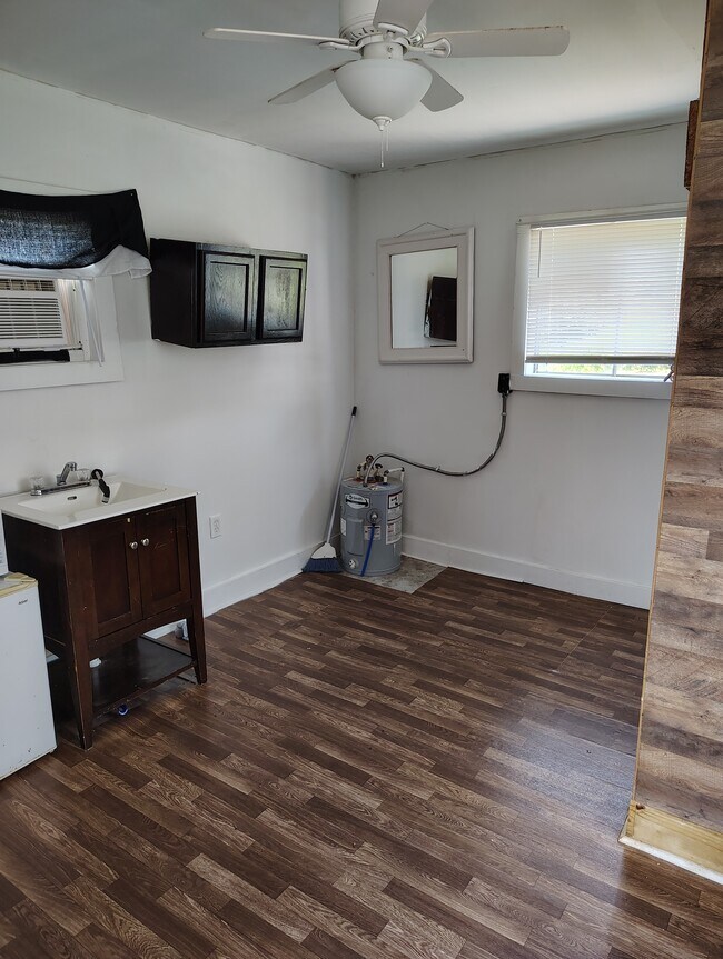 Building Photo - 398 Cook Rd