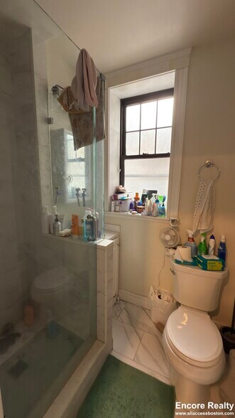 Building Photo - 58 Queensberry St