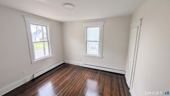 Building Photo - 15 June St