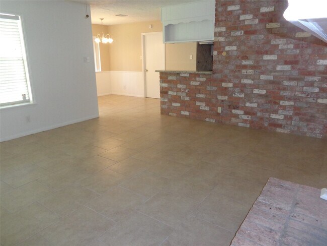 Building Photo - 2735 Manila Ln