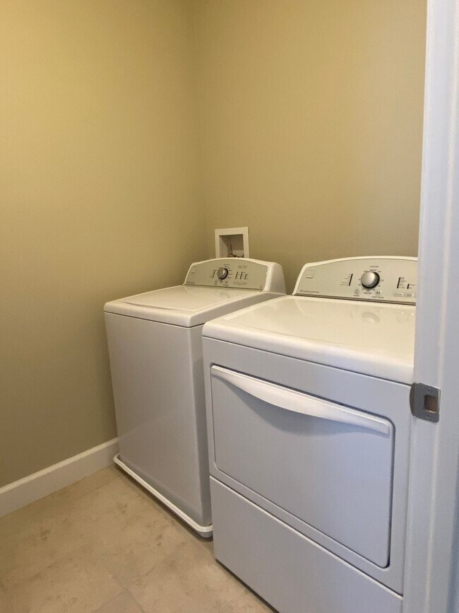 Building Photo - Dublin Ranch 4 Bed & Loft, 3 Bath, close t...