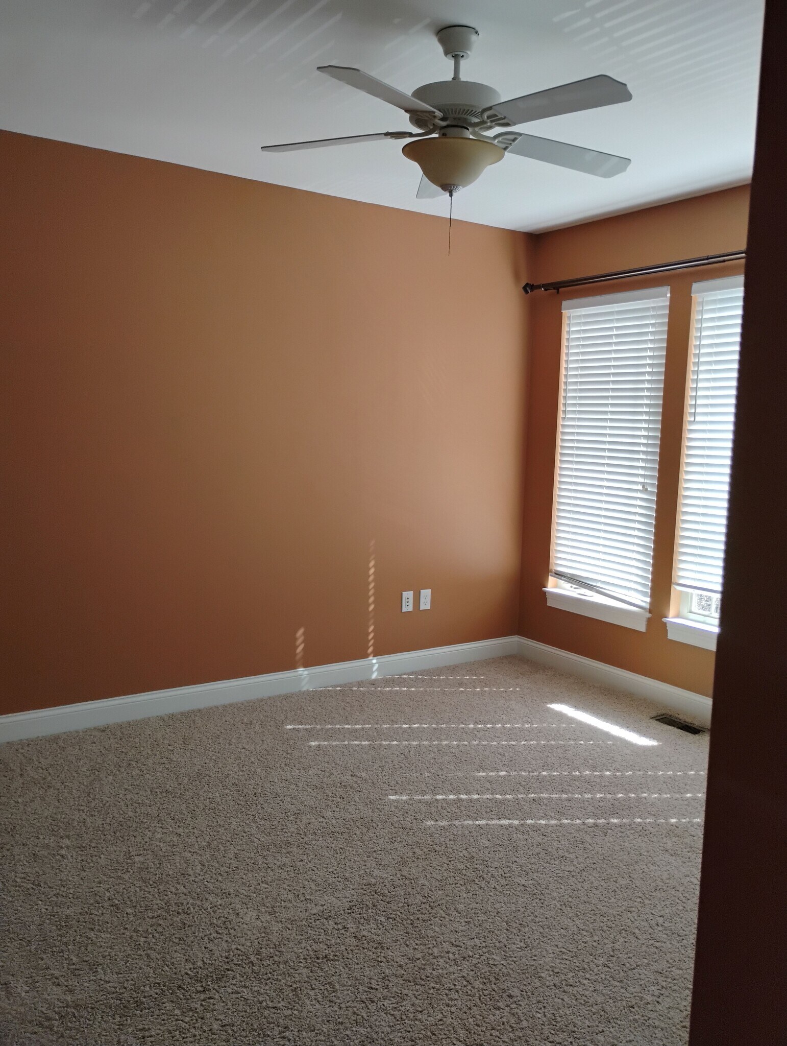 Building Photo - 323 Eden Ave