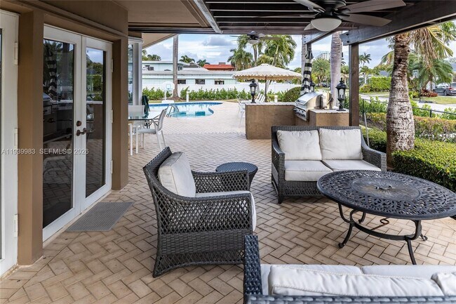 Building Photo - 950 S Southlake Dr