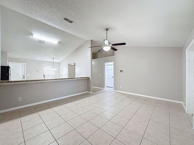 Building Photo - Charming 3-Bedroom Rental in Poinciana