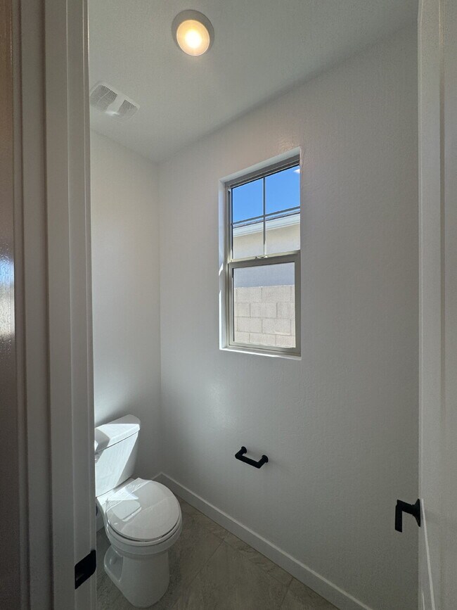 Building Photo - 23024 E Watford Dr