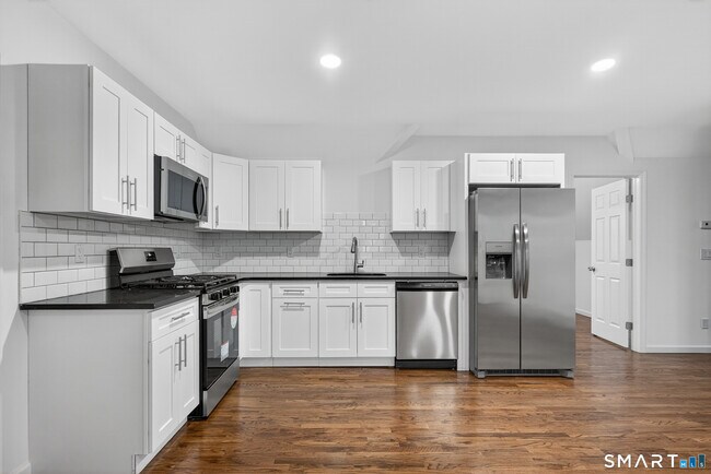 Building Photo - 144 Cottage St