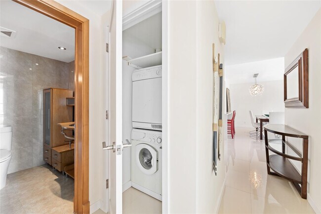 Building Photo - 3800 Galt Ocean Dr