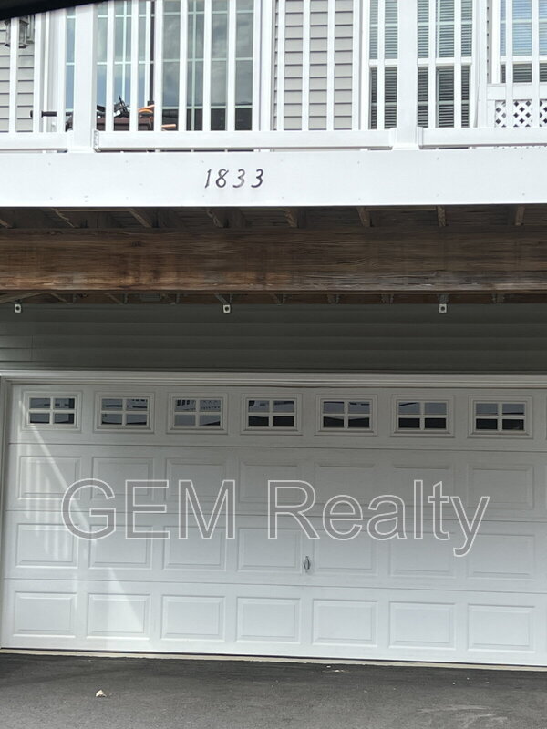 Building Photo - 1833 Sag Harbor Ln