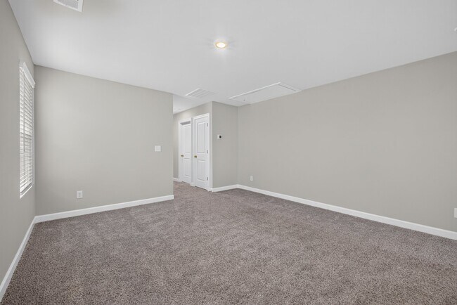 Building Photo - 314 Hyssop Ct