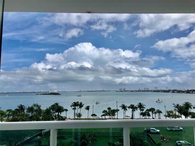 Building Photo - 1800 N Bayshore Dr