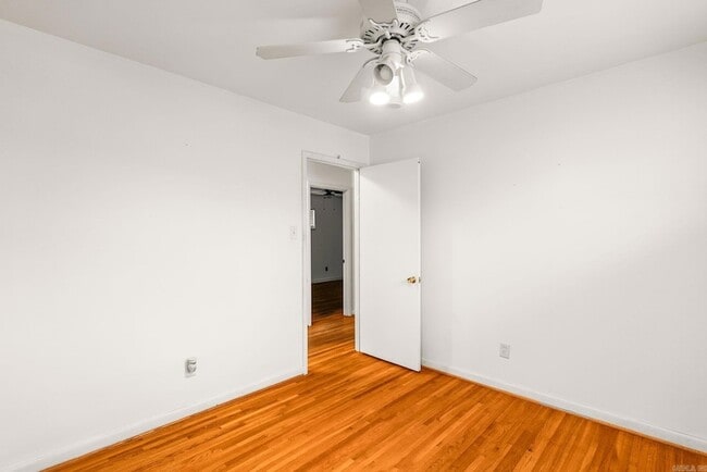 Building Photo - 11 Berrywood Cir