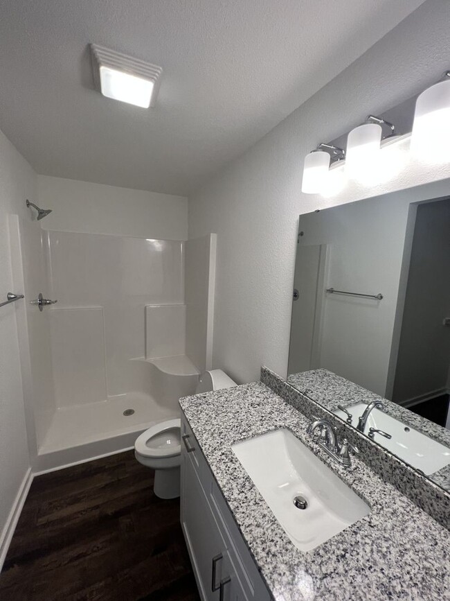 Building Photo - SPECIAL: 6 MONTH LEASE + 500 OFF FIRST MON...