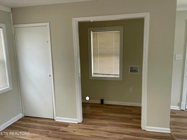 Building Photo - 440 W Outer Dr