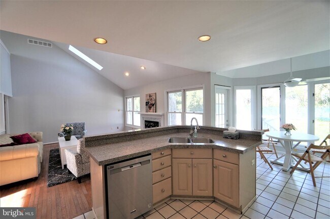 Building Photo - 104 Hidden Creek Dr