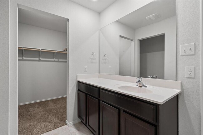 Building Photo - 112 Ragnar Dr