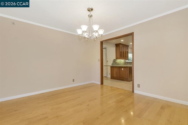 Building Photo - 241 Ivy Pl