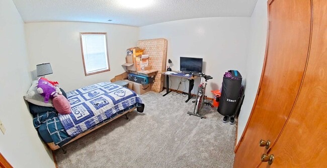 Building Photo - Cozy 2-Bed Home with Attached Garage - Available June 5th!