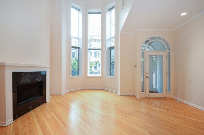 Building Photo - 26 E Division St