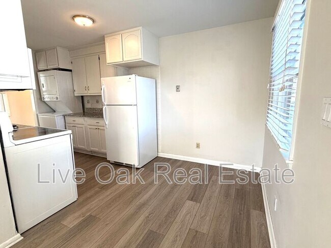 Building Photo - 4490 Lookout Rd