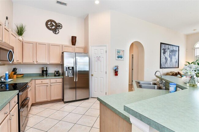 Building Photo - 611 Brighton Dr