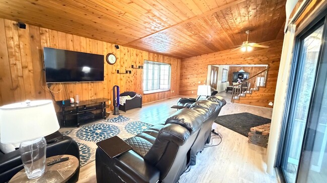 Building Photo - 54061 Linger Ln