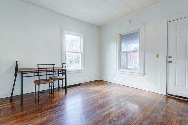 Building Photo - 459 Parsells Ave