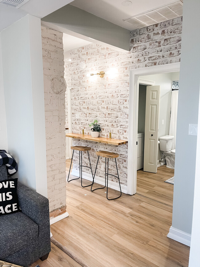 Building Photo - Furnished 2 bed 1 bath on 38th